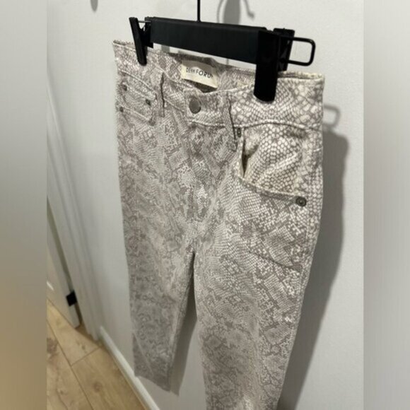 Denim Forum Lola High Rise Skinny Crop Snake PrintJeans - Picture 3 of 10